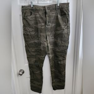 American Eagle camouflage jeggings.